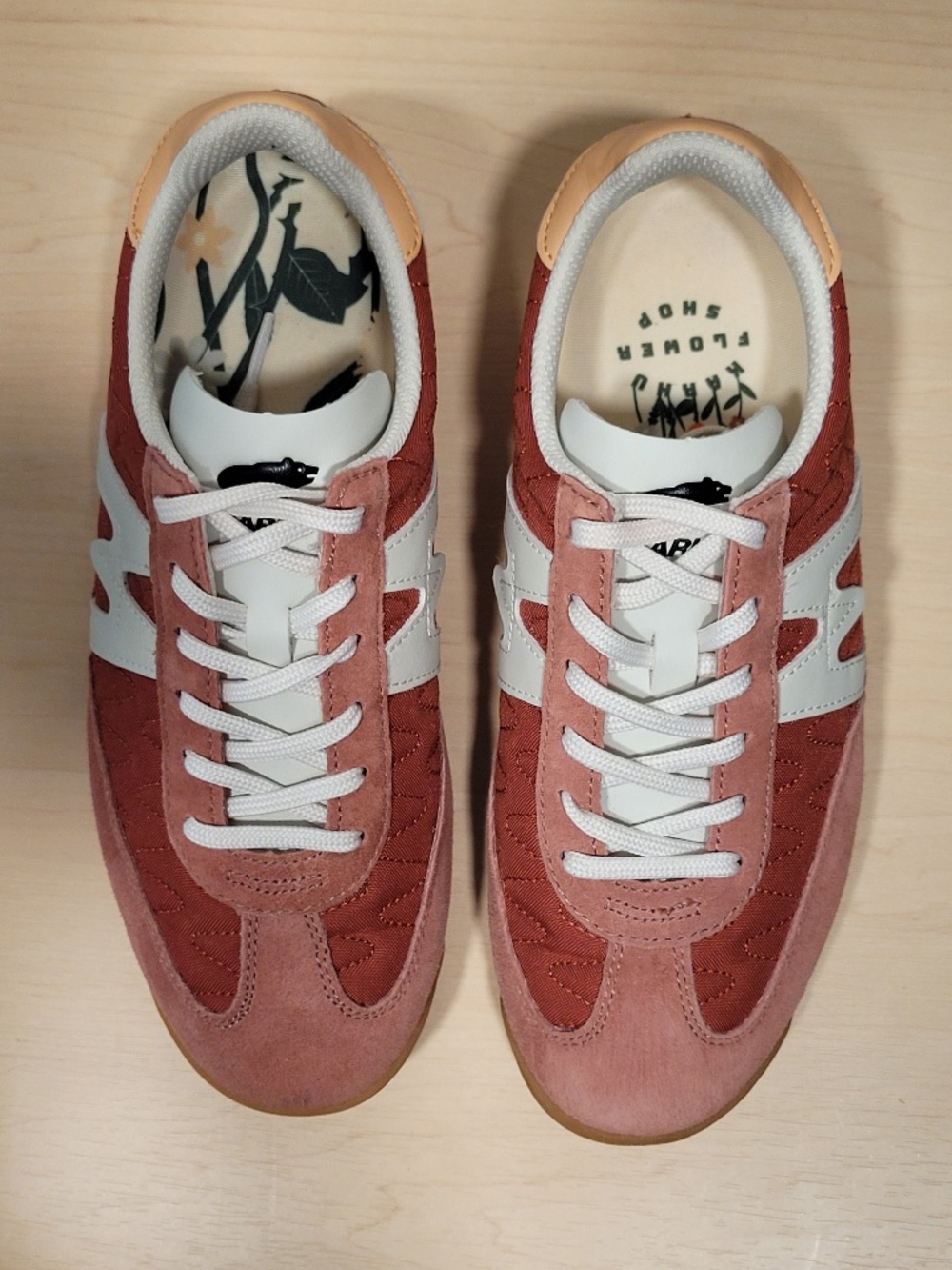 Woman’s Karhu Mestari 76 Sneakers size 7